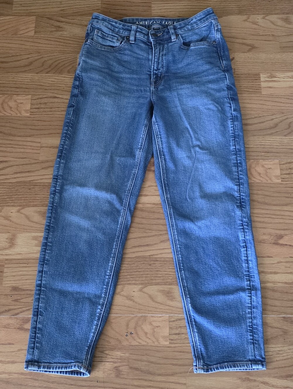 American Eagle Women's Mom Jeans Blue Medium Wash High Rise Stretch Regular 6